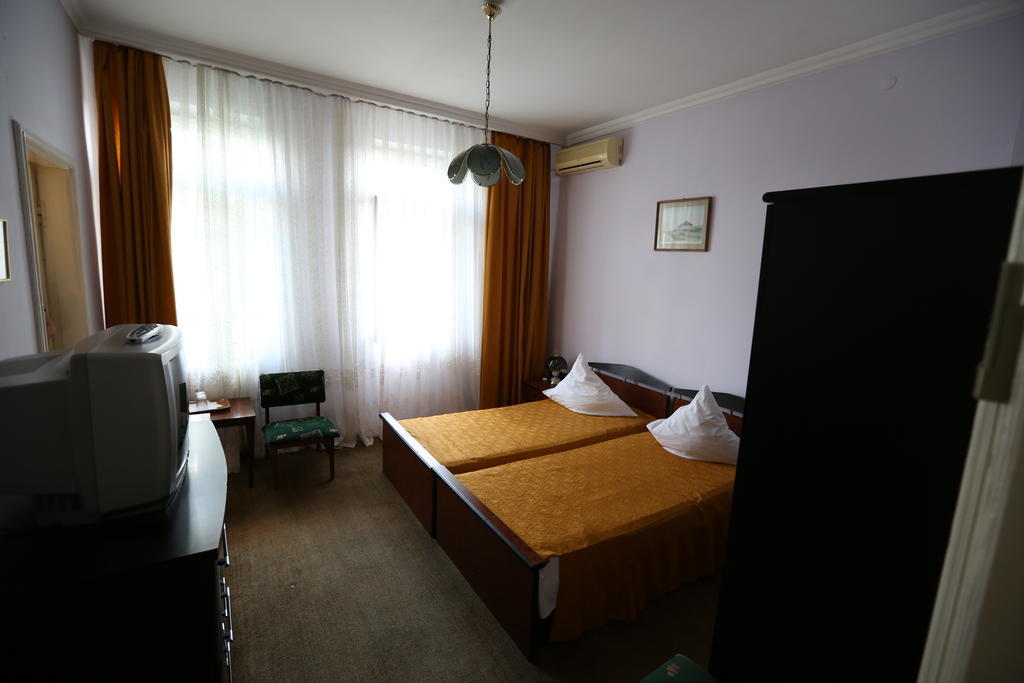 Banat Hotel Bucharest Room photo